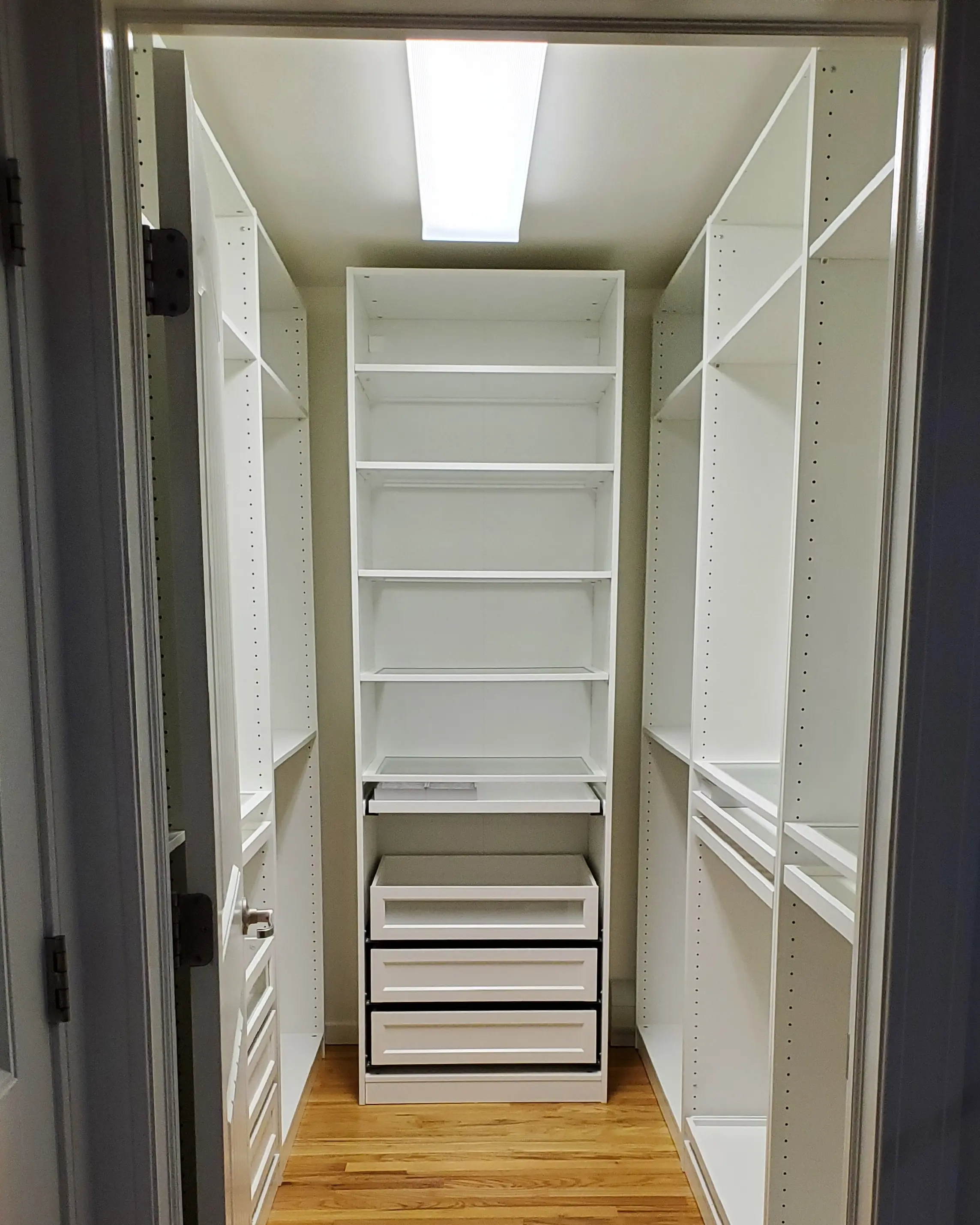 Symmetrical Walk-In Storage in Wyckoff NJ